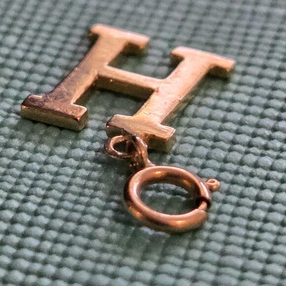 Detachable letter pendant - Letter H - Picture 6 of 14